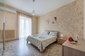 Family Apartment, Multiple Bedrooms (Casa Del Sol Alberobello) | 1 bedroom, free WiFi, bed sheets - Casa Del Sol Alberobello (Alberobello)