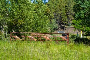 Miscellaneous - Hot Tub, Downtown, Pet Friendly, Deck, 2 Living Spaces, Walk to Dining! (Pagosa Springs)