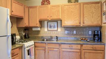 Fridge, microwave, dishwasher, coffee/tea maker