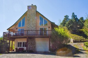 Exterior - Hot Tub, Downtown, Pet Friendly, Deck, 2 Living Spaces, Walk to Dining! (Pagosa Springs)