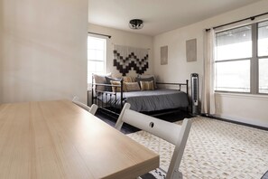 1 habitación, tabla de planchar con plancha, wifi y ropa de cama 