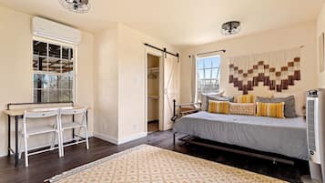 1 habitación, tabla de planchar con plancha, wifi y ropa de cama