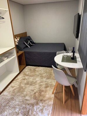 1 bedroom, desk, free WiFi, bed sheets