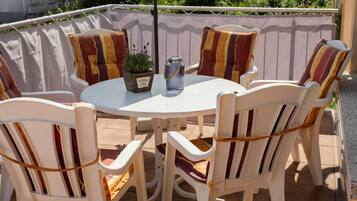 屋外ダイニングエリア