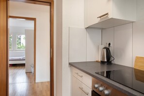 Fridge, microwave, oven, stovetop - Apartment 'Wohnung 05' with Balcony and Wi-Fi (Waiblingen)