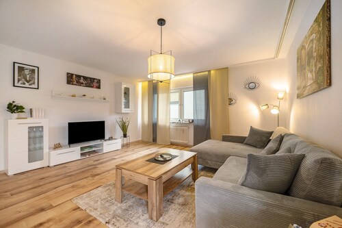 Ferienwohnung 'Neue 4 Zi Küche Bad Parknähe' mit Balkon und Wi-Fi