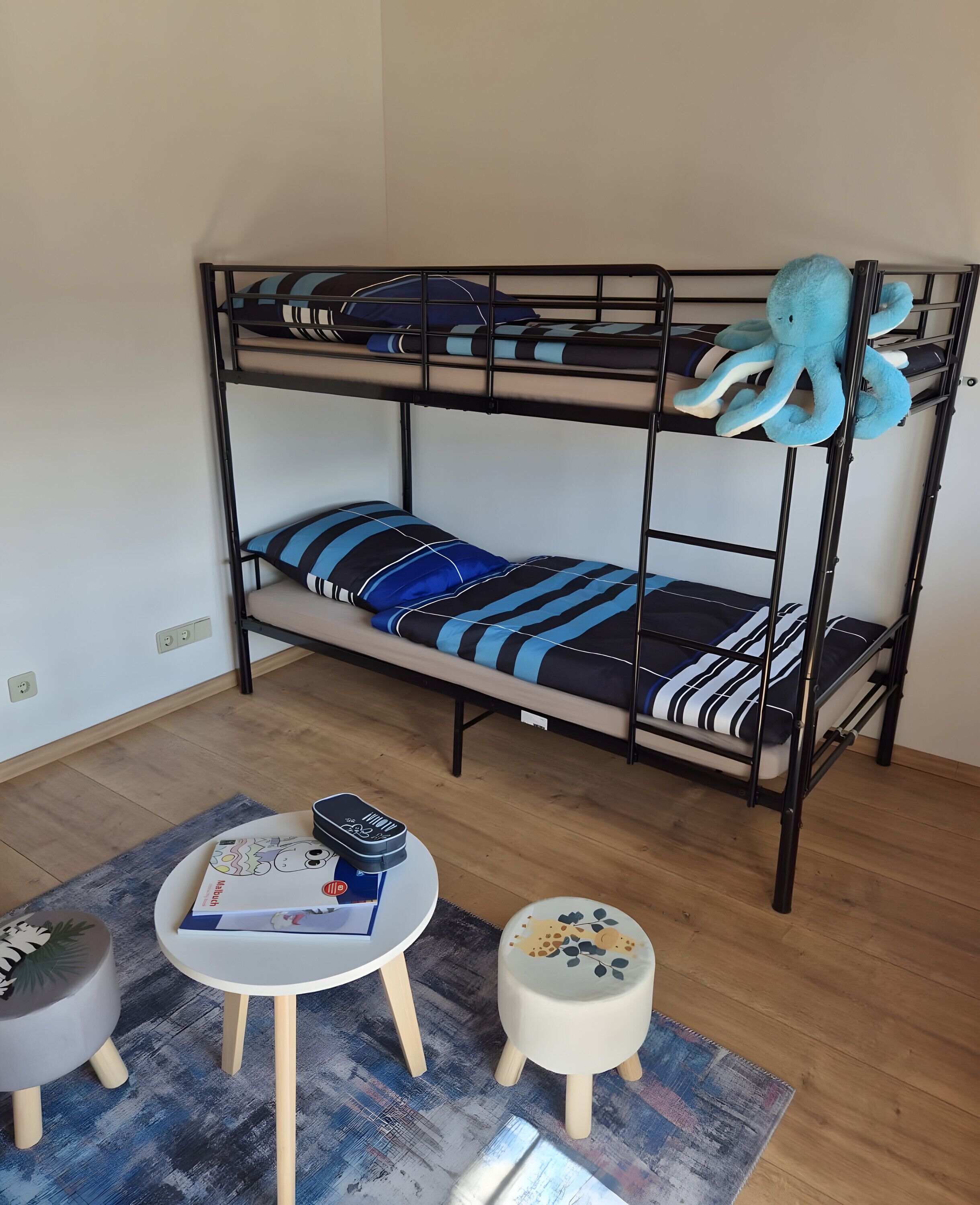 2 soverom, strykejern/-brett, wi-fi (inkludert) og sengetøy