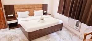 Deluxe Room | Desk, free WiFi - Hotel Daksh (Haridwar)