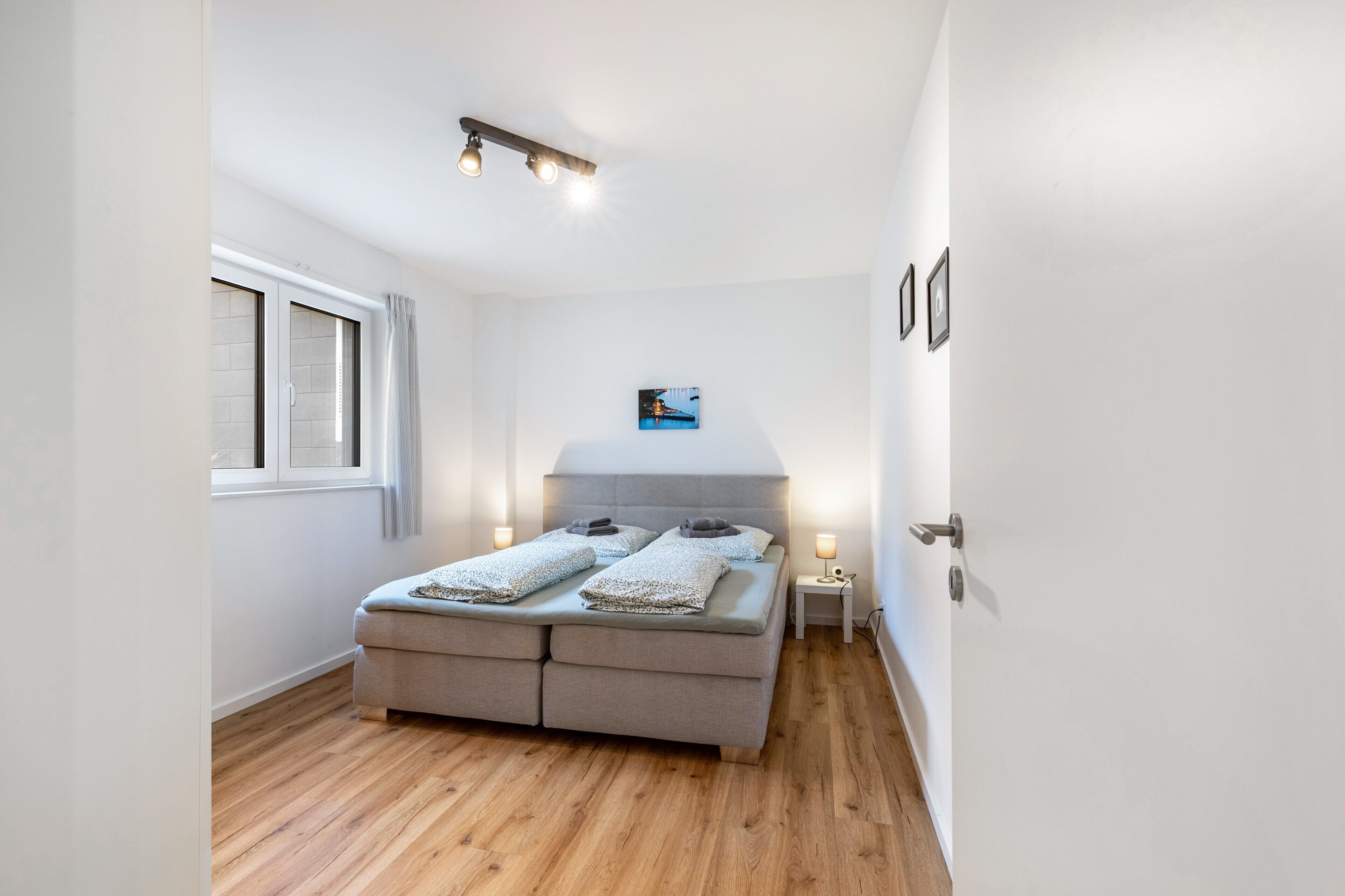 1 habitación, tabla de planchar con plancha, wifi gratis y ropa de cama 