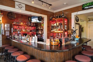 Bar (on property) - Speakeasy Inn-Room 3B- 2 Queen Beds (Key West)