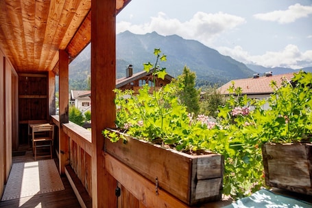 Property grounds. Room 'Apartment Mit Bergblick' with Mountain View, Balcony and Wi-Fi