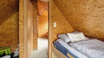 3 bedrooms, free WiFi, bed sheets