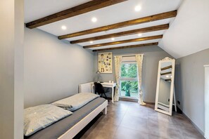 3 dormitorios, tabla de planchar con plancha, wifi gratis y ropa de cama