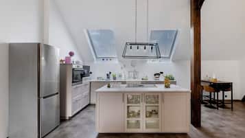 KylskÄp, mikrovÄgsugn, ugn och diskmaskin