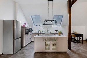 Fridge, microwave, oven, dishwasher