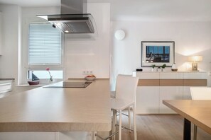 Refrigerador, horno, parrilla de estufa y lavavajillas