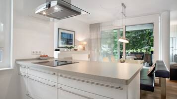 Refrigerador, horno, parrilla de estufa y lavavajillas