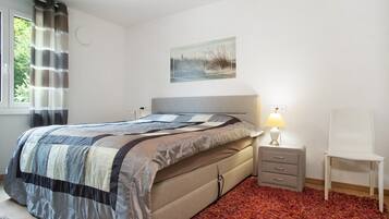 2 bedrooms, iron/ironing board, free WiFi, bed sheets