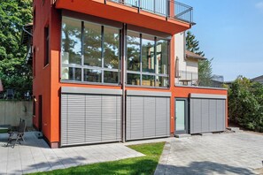 Exterior - Villa 'Traumschlößchen 100 M Vom Strand' with Private Terrace and Wi-Fi (Ostseebad Heringsdorf)