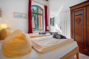1 bedroom, free WiFi, bed sheets - Villa 'Traumschlößchen 100 M Vom Strand' with Private Terrace and Wi-Fi (Ostseebad Heringsdorf)