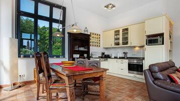 Kühlschrank, Mikrowelle, Geschirrspüler