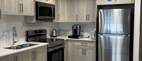 Micro-ondes, four, plaque de cuisson, lave-vaisselle