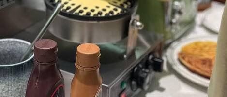 Un gaufrier dans lequel on verse la pâte à gaufres.