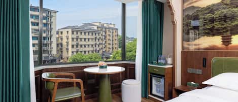 Luxury Room, 1 Queen Bed, Hill View