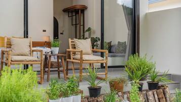 Grand Room, Balcony, River View | Terrace/patio