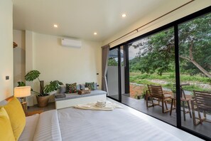 Grand Room, Balcony, River View | Free WiFi