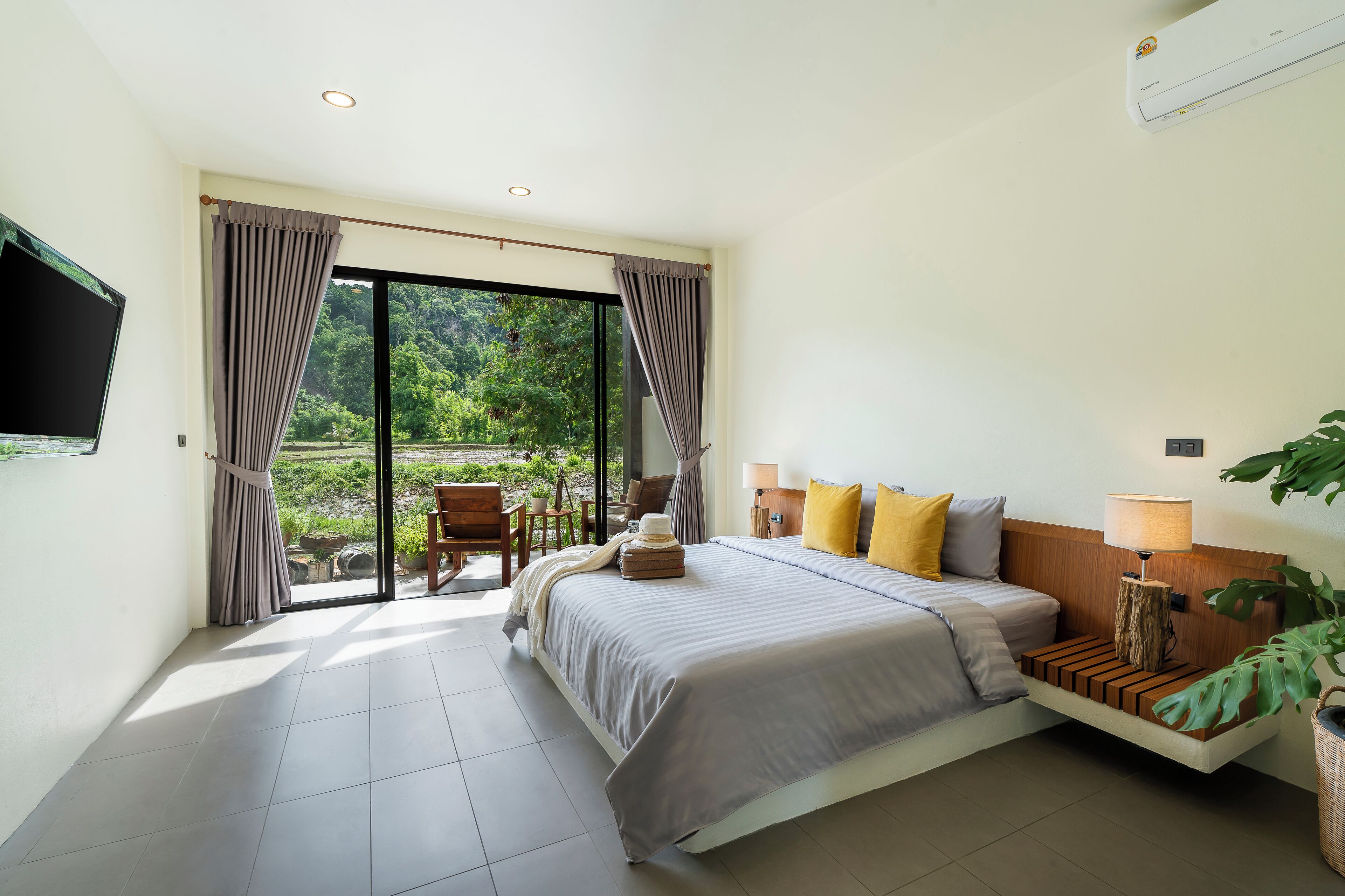 ห้องดีลักซ์, ระเบียง, วิวแม่น้ำ | Wi-Fi ฟรี