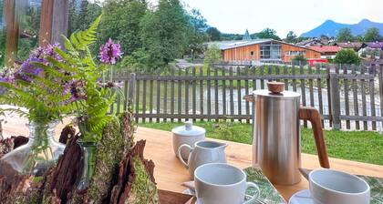 Fewo Bachperle mit Terrasse im Alpenlandhaus Zentral und Gleichzeitig Naturnah Gelegen