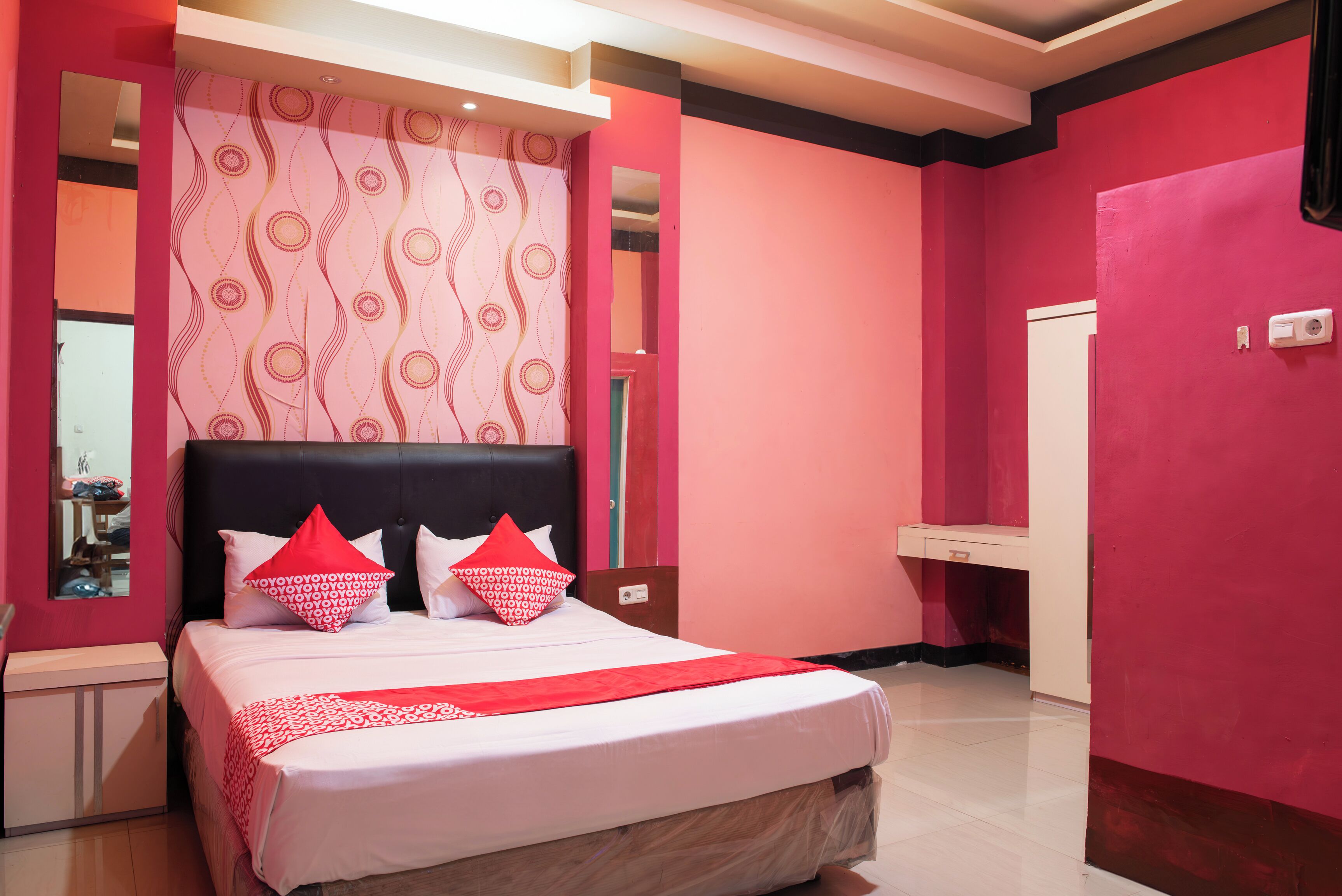 Free WiFi, bed sheets