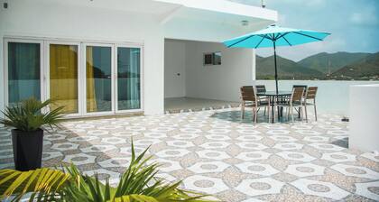 Spacious 4-bedroom villa with AC and a Panoramic view on The ocean.