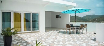 Spacious 4-bedroom villa with AC and a Panoramic view on The ocean.