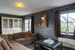 Smart TV - Villa in Callantsoog with Whirlpool and Beach (Callantsoog)