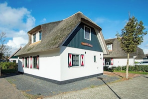 Exterior - Villa in Callantsoog with Whirlpool and Beach (Callantsoog)