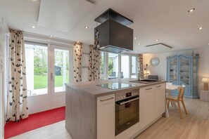 Fridge, oven, stovetop, dishwasher - Duinland 146 for 4 guests with garden (Sint Maartenszee)