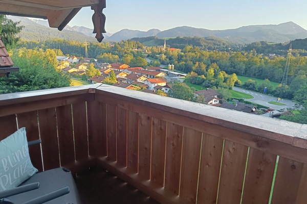 Ferienwohnung, 90qm, mit Küche und Schlafzimmer-Blick vom Balkon