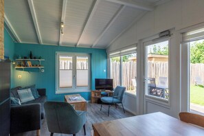 Smart TV, DVD player - Beachside holiday home (Callantsoog)