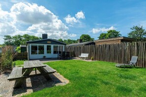 Outdoor dining - Garnekuul 56 holiday home for family (Callantsoog)