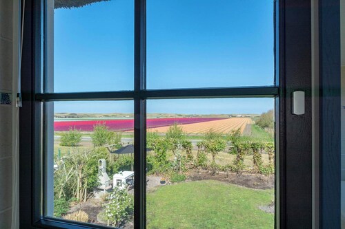 Villa mit Elektroladestation und Parkplatz