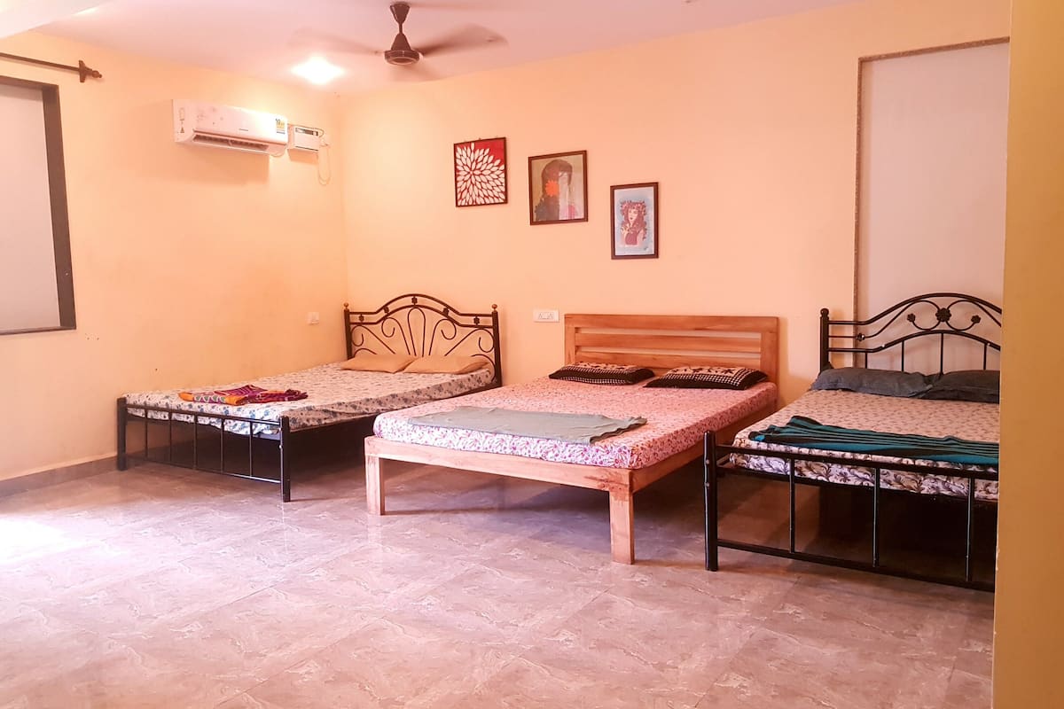 Phòng tập thể cơ bản | Bộ đồ giường cao cấp, nệm Select Comfort 