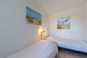 2 bedrooms, travel cot, free WiFi