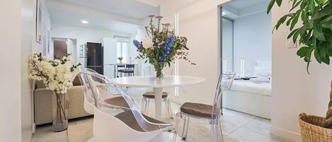 1 室のベッドルーム、WiFi (無料)