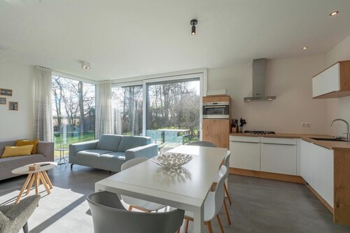 Bungalow nahe Strand und Blumenfelder