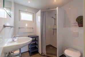 Shower - Duinroosweg 83 near Callantsoog village square (Callantsoog)