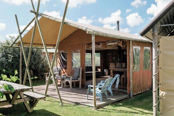 Outdoor dining - 6-person Duynlodge Tent in Callanstoog (Callantsoog)