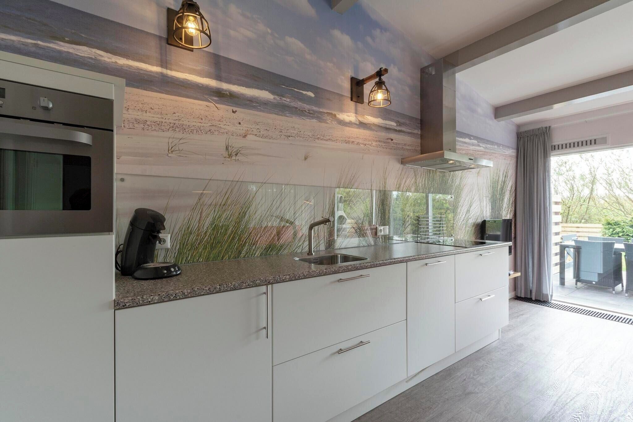 Réfrigérateur, micro-ondes, plaque de cuisson, lave-vaisselle