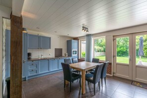 Réfrigérateur, micro-ondes, plaque de cuisson, lave-vaisselle